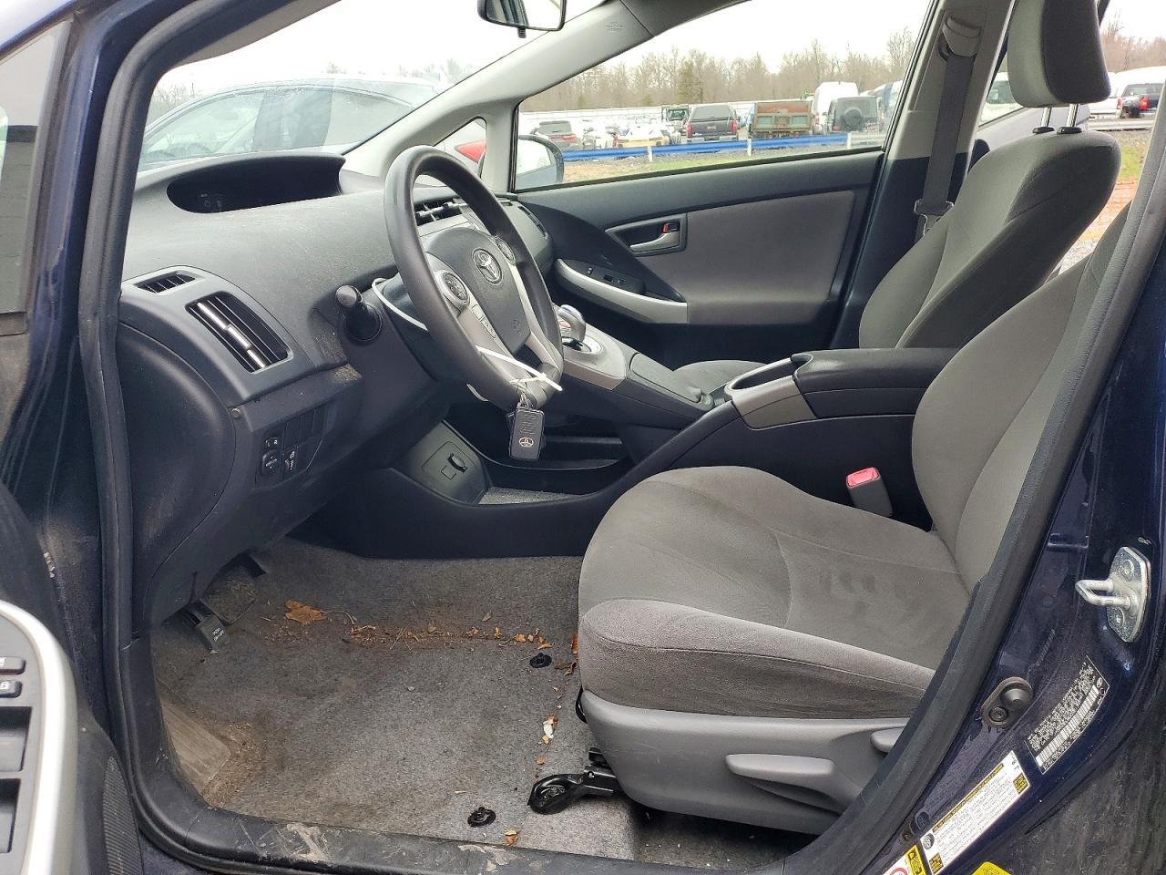 2013 Toyota Prius Two - Фото 7