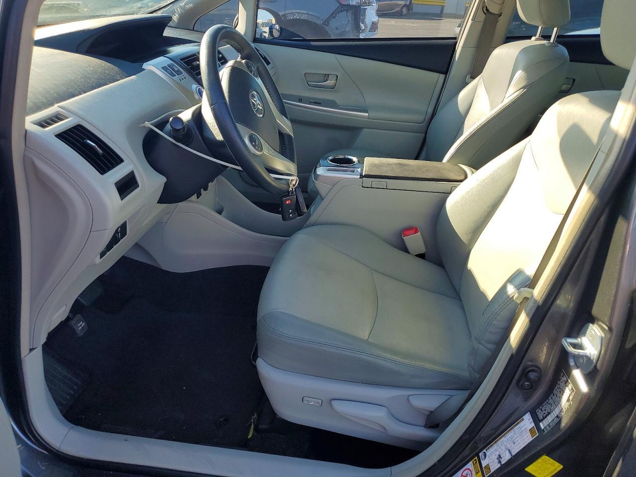 2013 Toyota Prius V Five - Фото 7