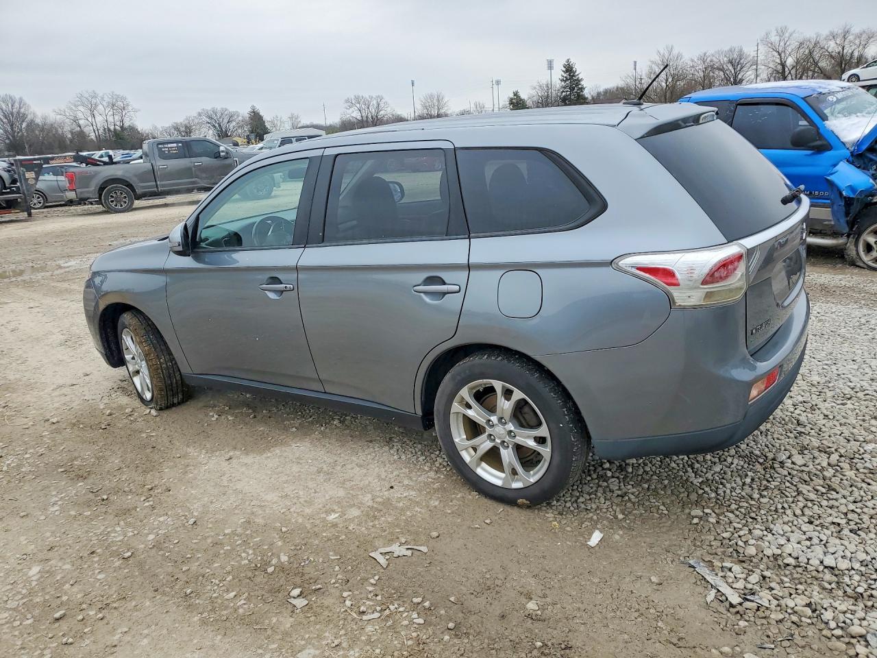 2014 Mitsubishi Outlander Se - Image 2