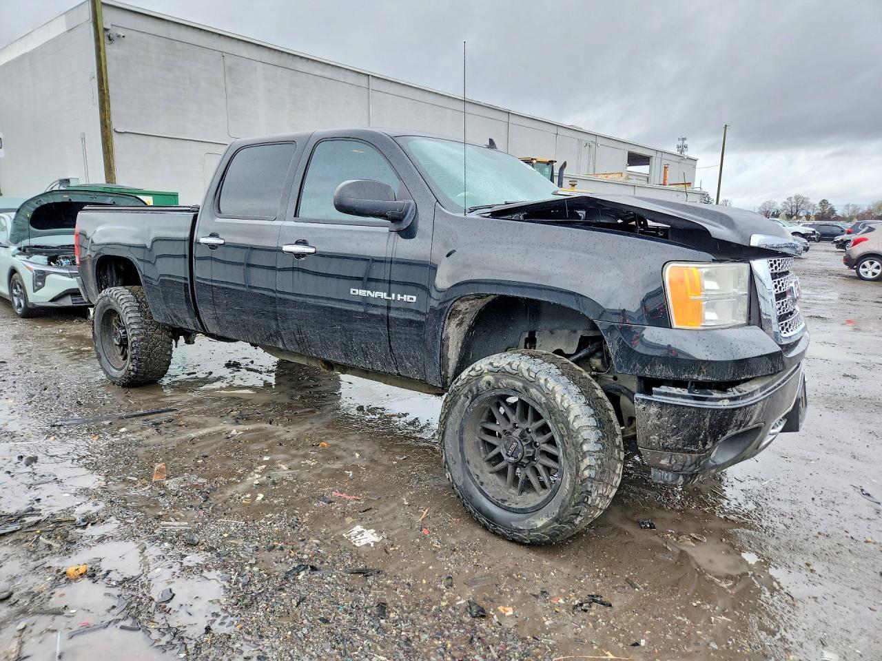 2011 GMC Sierra K2500 Denali - Image 4