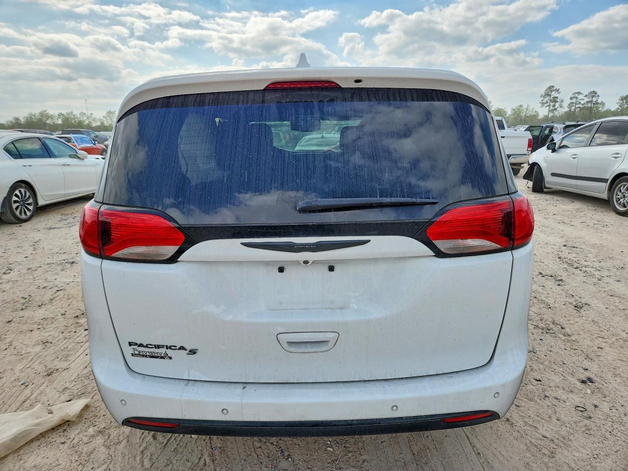 2020 Chrysler Pacifica Touring - Фото 6