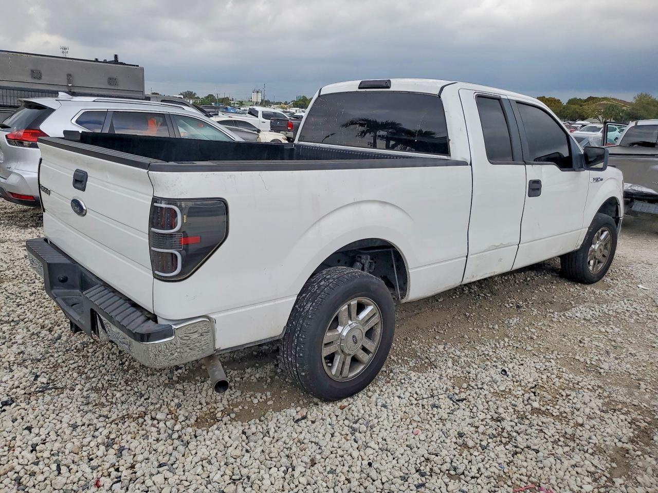 2010 Ford F150 Super Cab - Фото 3