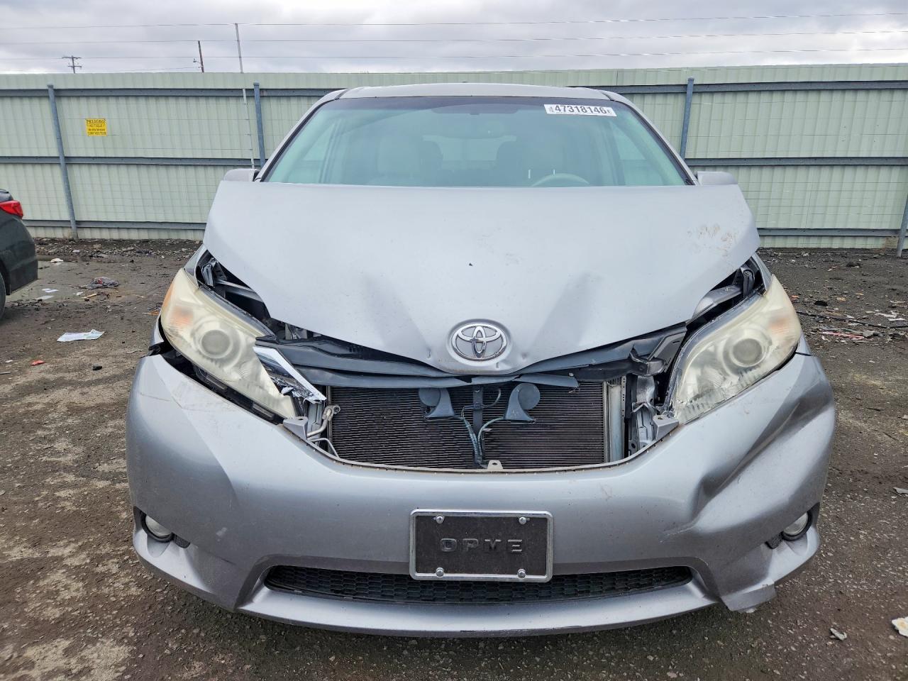 2011 Toyota Sienna Xle 8-Passenger - Фото 5