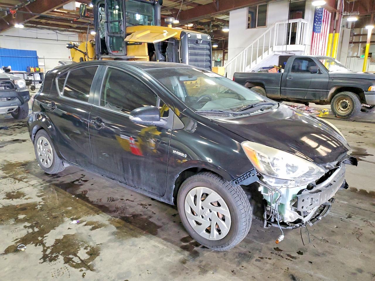 2016 Toyota Prius C Two - Фото 4