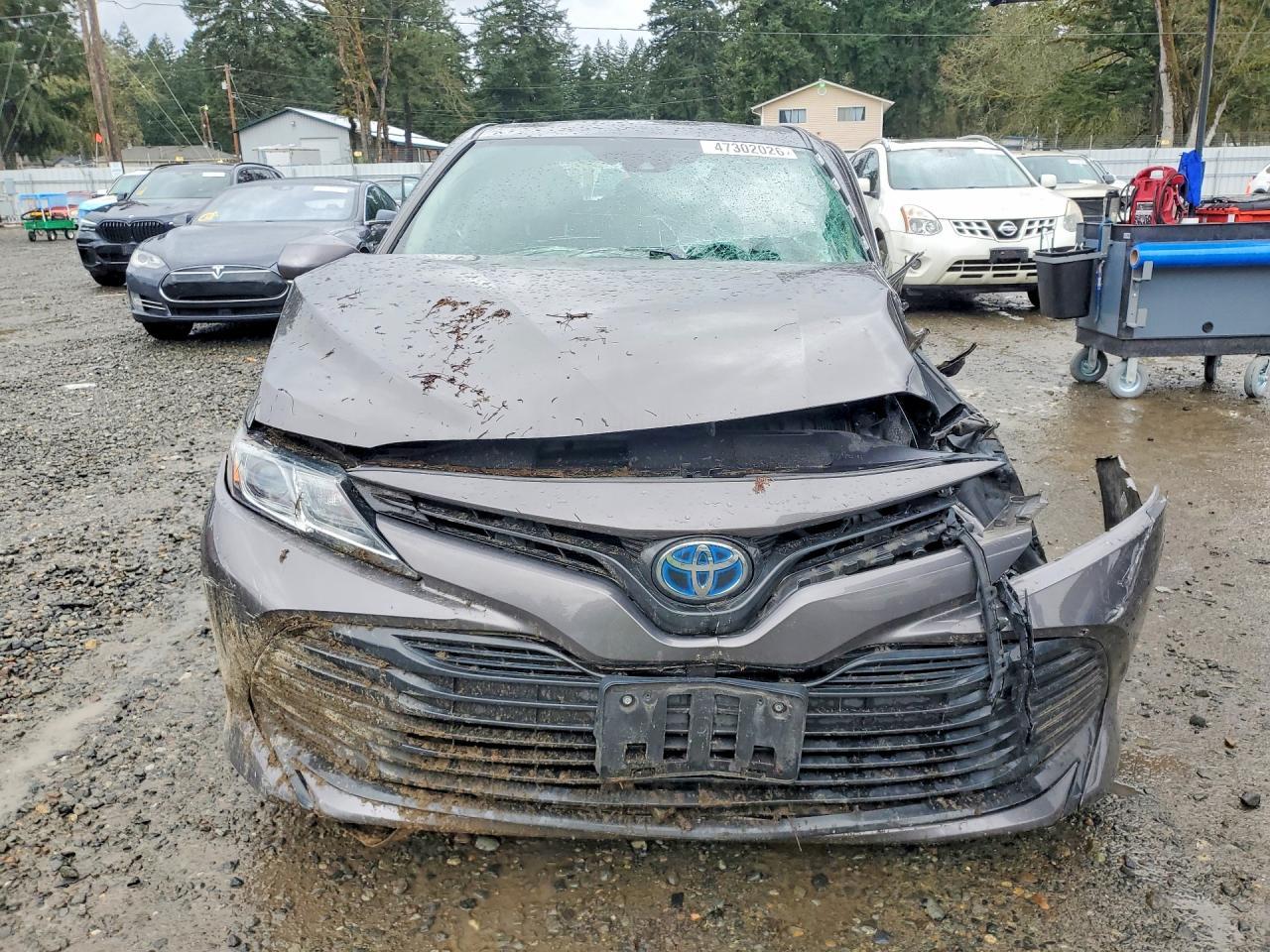 2020 Toyota Camry Hybrid Le - Image 5
