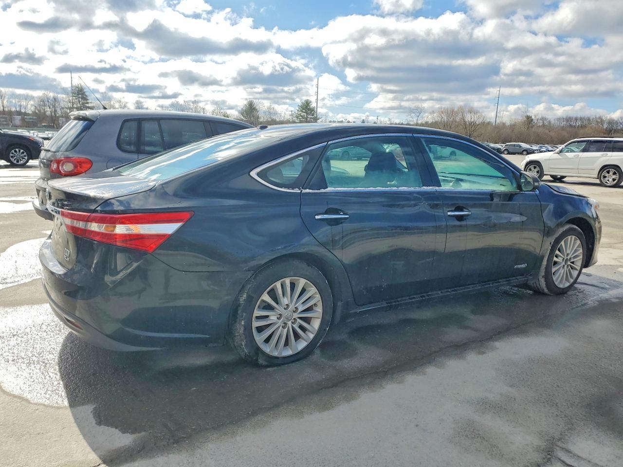 2013 Toyota Avalon Hybrid Xle Touring - Image 3
