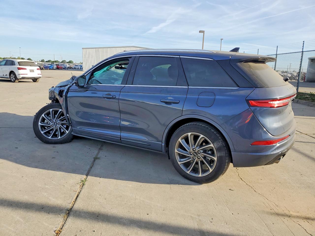 2022 Lincoln Corsair Grand Touring - Фото 2