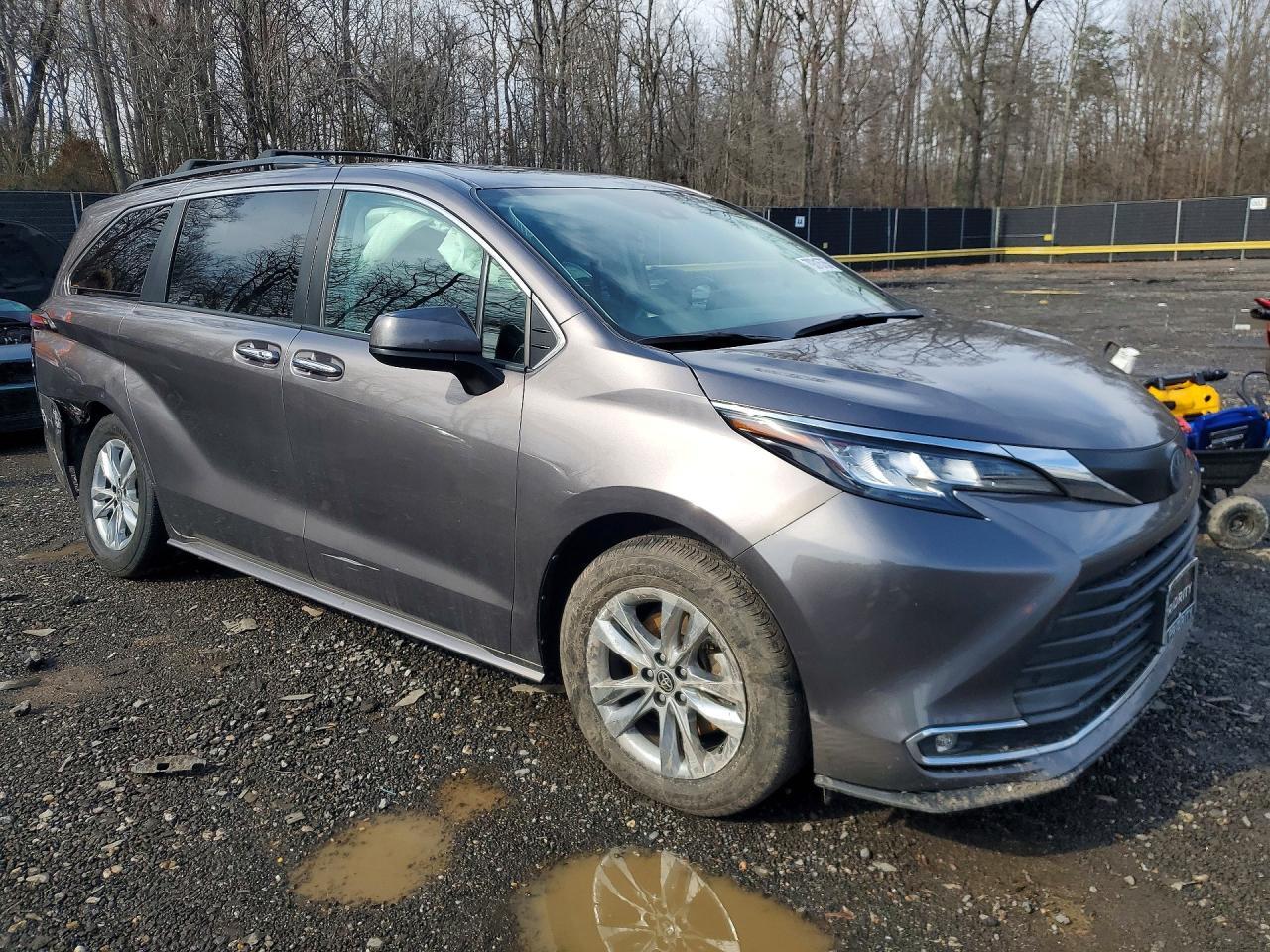 2022 Toyota Sienna Xle 7-Passenger - Image 4