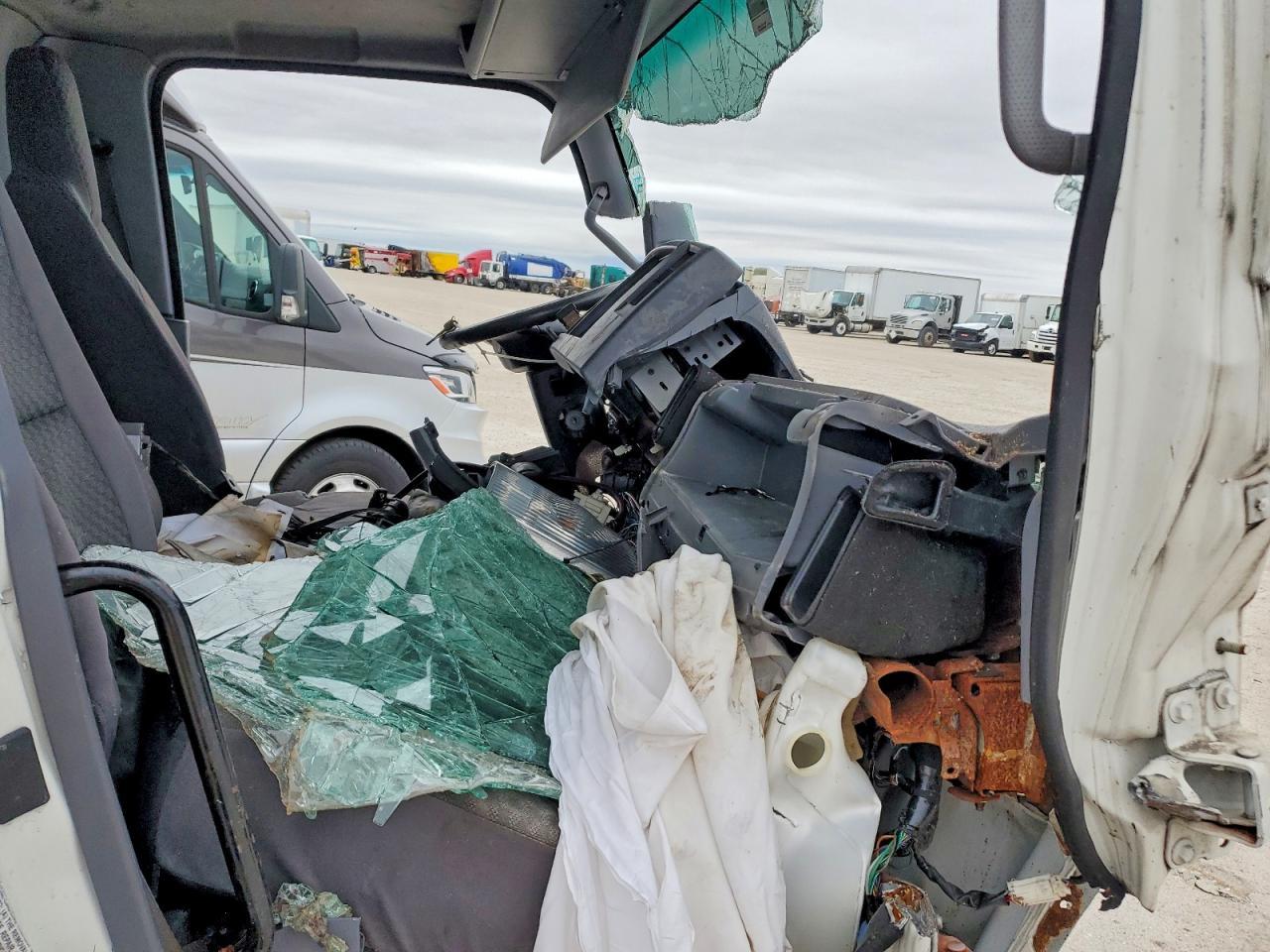2015 Isuzu Npr Hd Truck Cab And Chassis - Фото 5