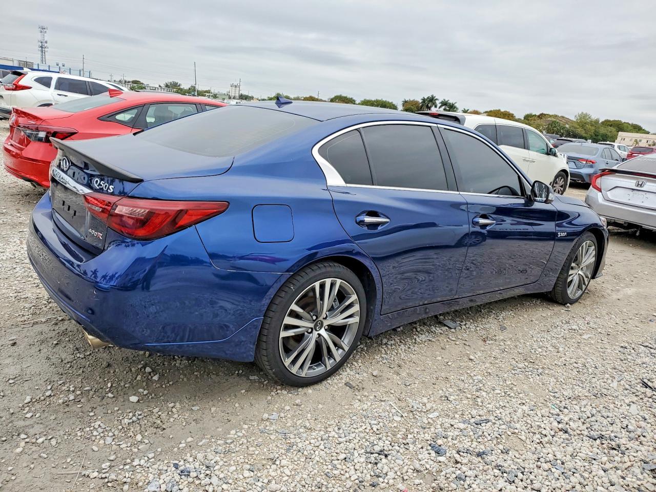 2019 Infiniti Q50 3.0T Luxe - Фото 3