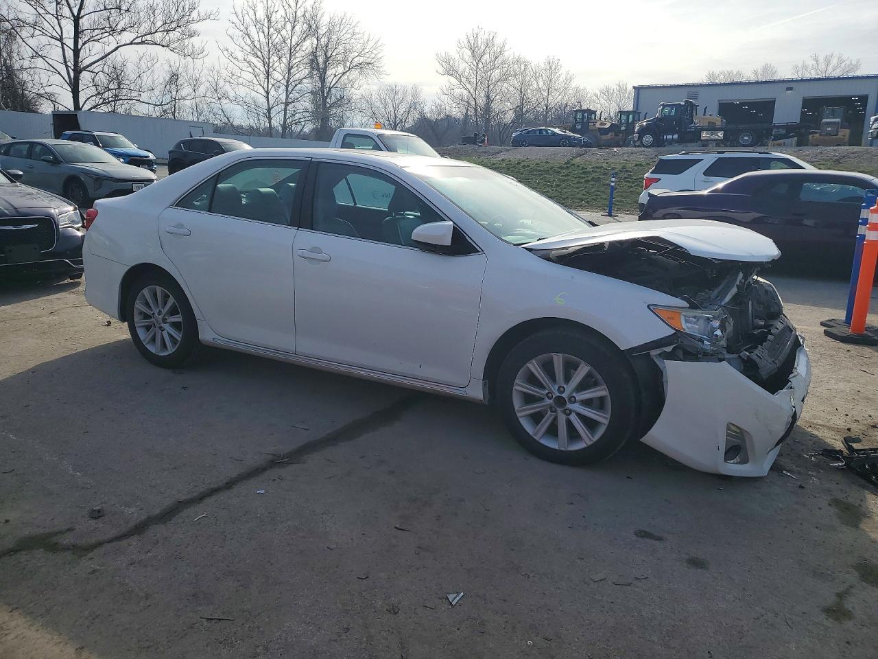2013 Toyota Camry Xle - Image 4