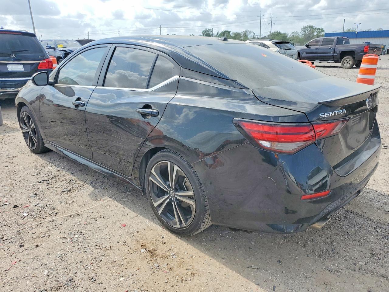 2022 Nissan Sentra Sr - Image 2
