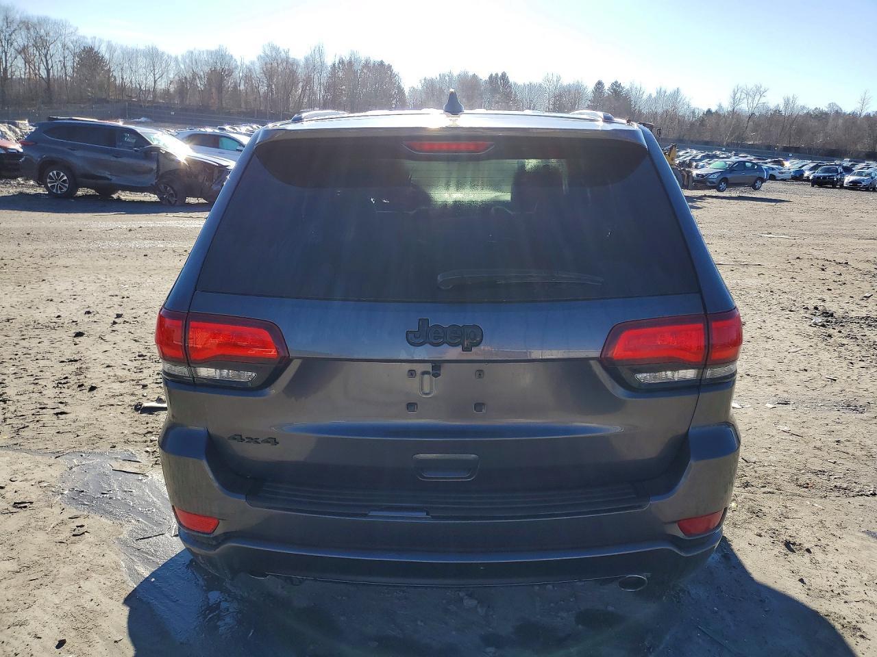 2015 Jeep Grand Cherokee Laredo - Image 6