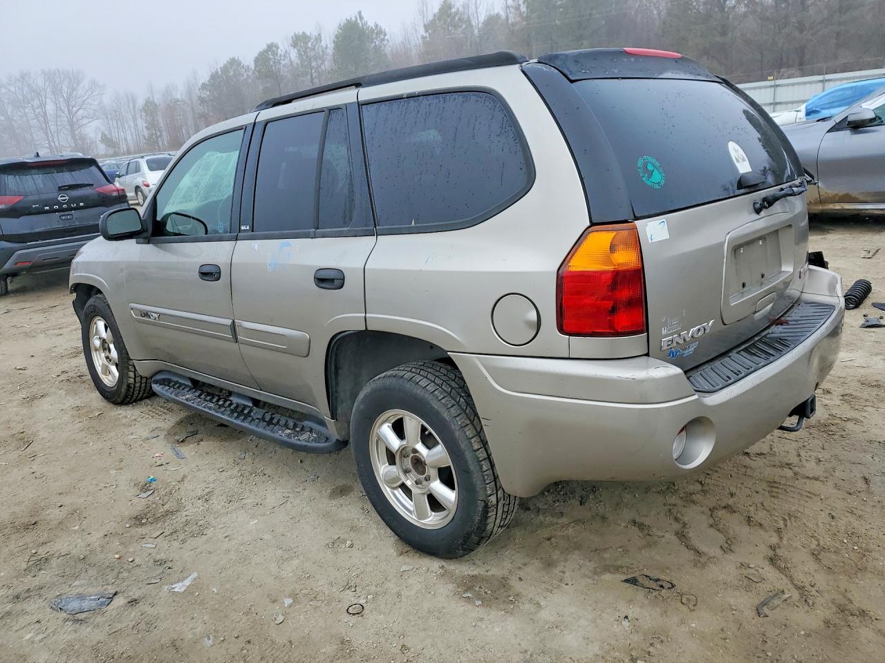 2003 GMC Envoy - Фото 2