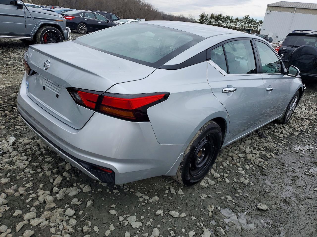 2022 Nissan Altima 2.5 S - Image 3