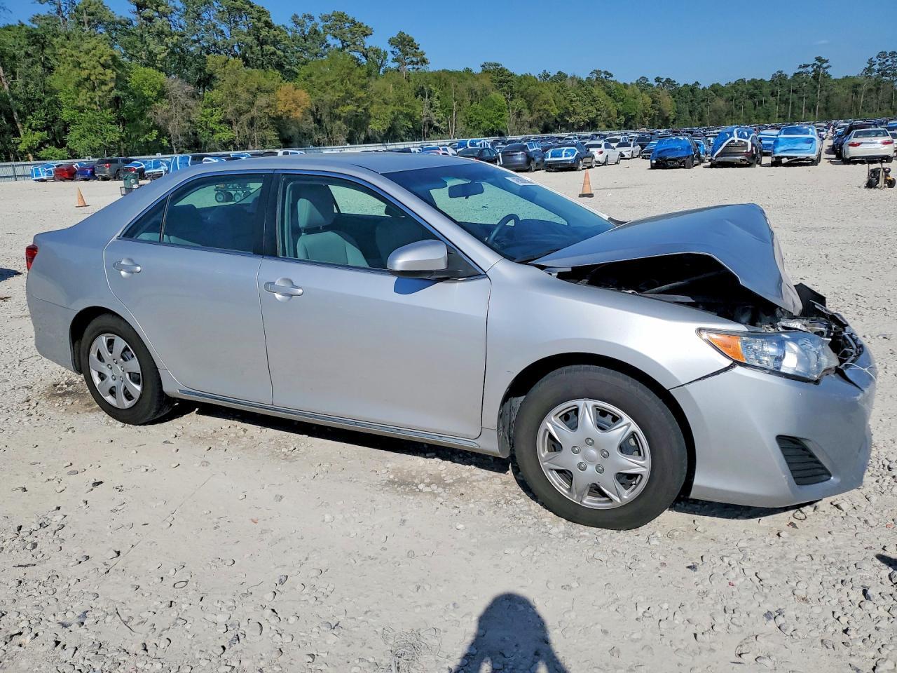 2014 Toyota Camry Le - Фото 4