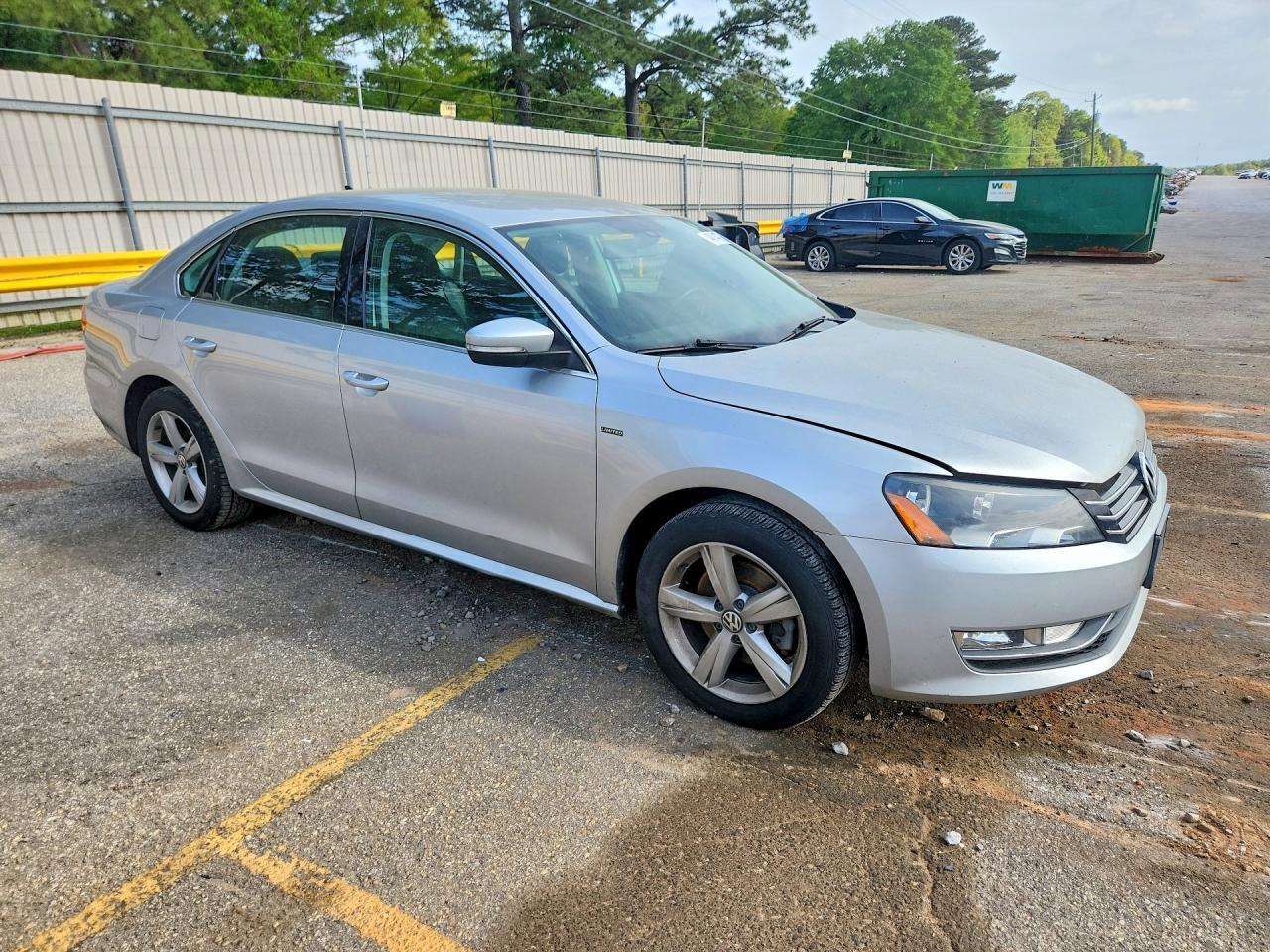 2015 Volkswagen Passat S - Image 4