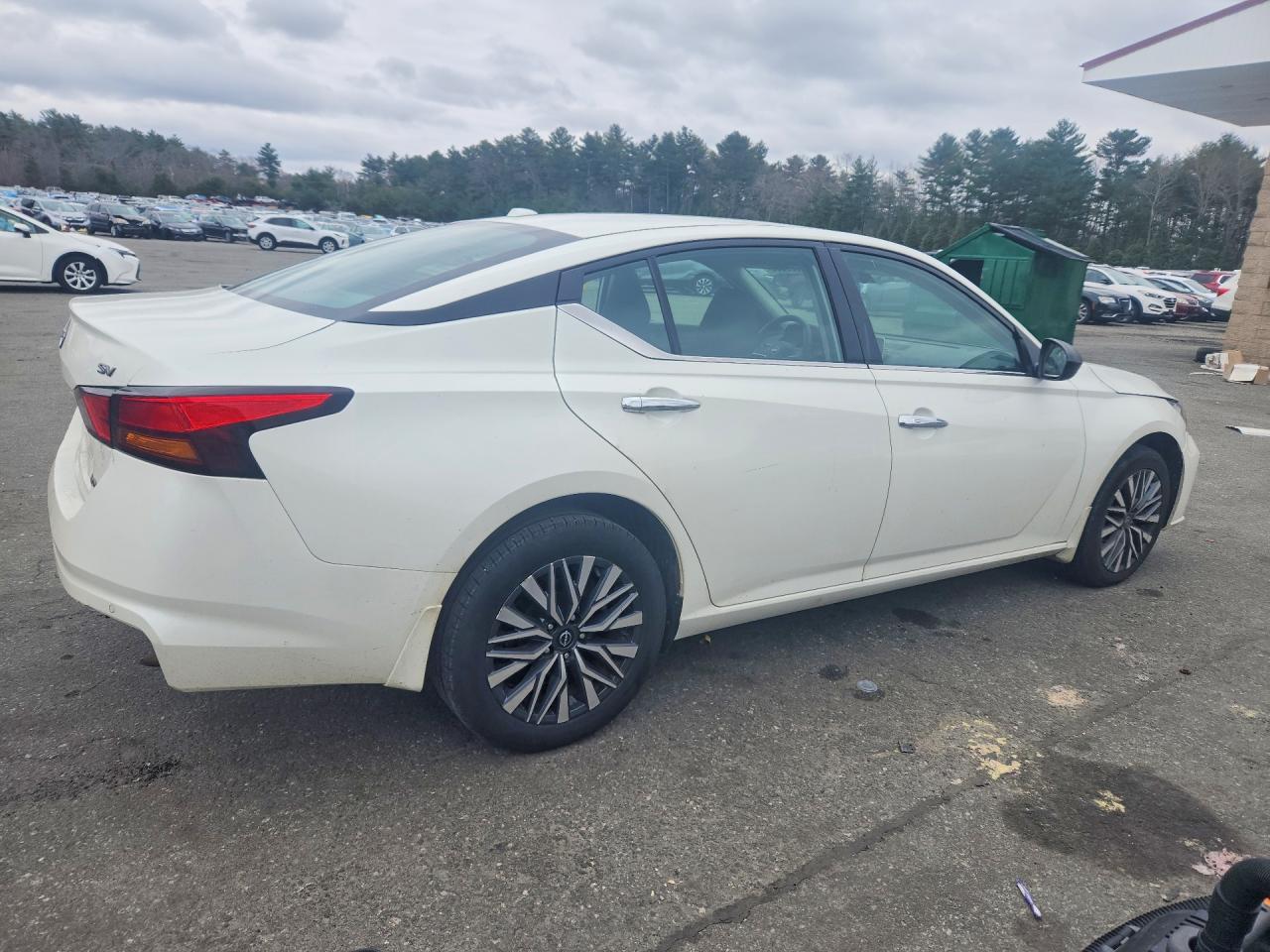 2024 Nissan Altima 2.5 Sv - Image 3