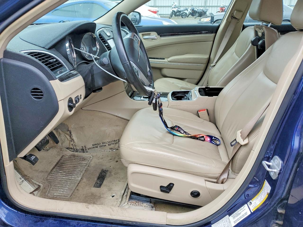 2014 Chrysler 300 - Image 7