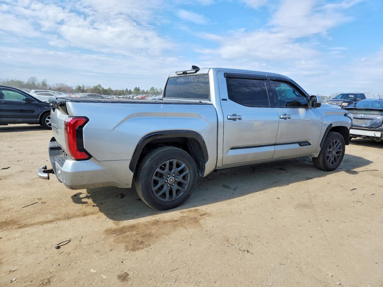 2022 Toyota Tundra Platinum - Фото 3