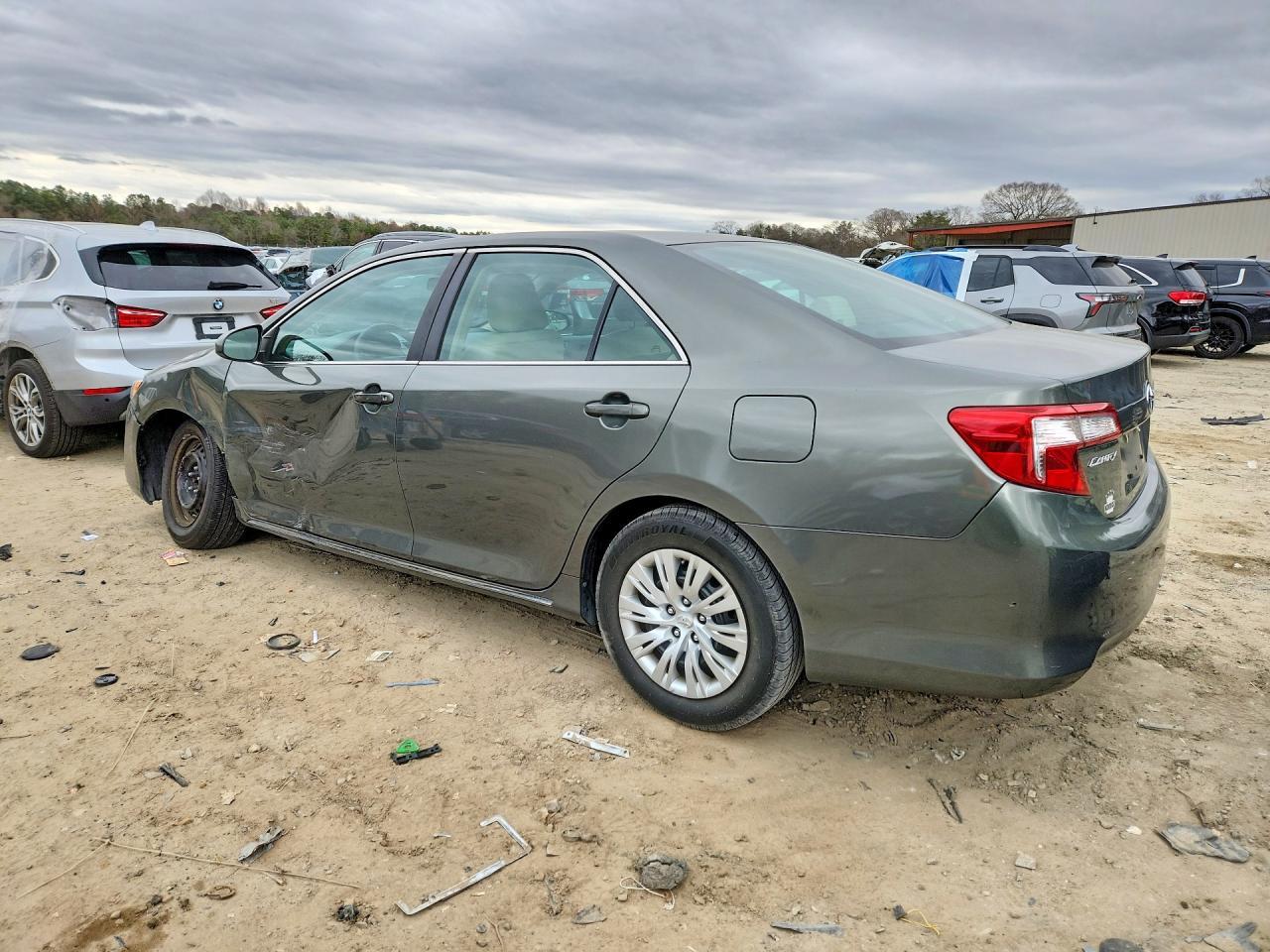 2013 Toyota Camry Le - Фото 2