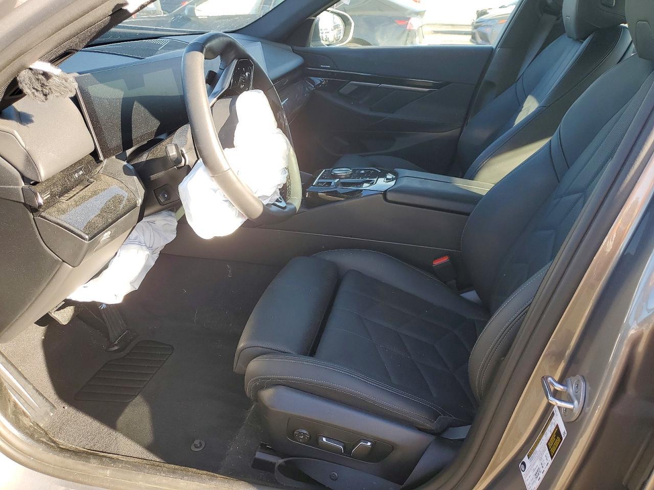 2025 BMW 530 I - Фото 7
