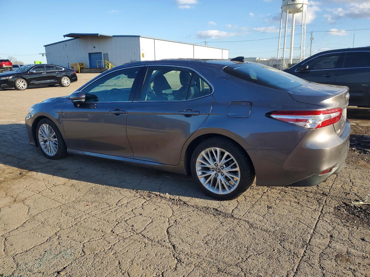 2018 Toyota Camry Xle V6 - Фото 2