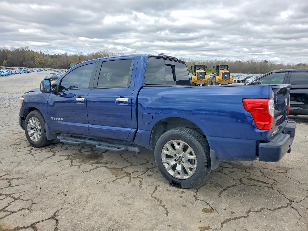 2023 Nissan Titan Sv - Image 2