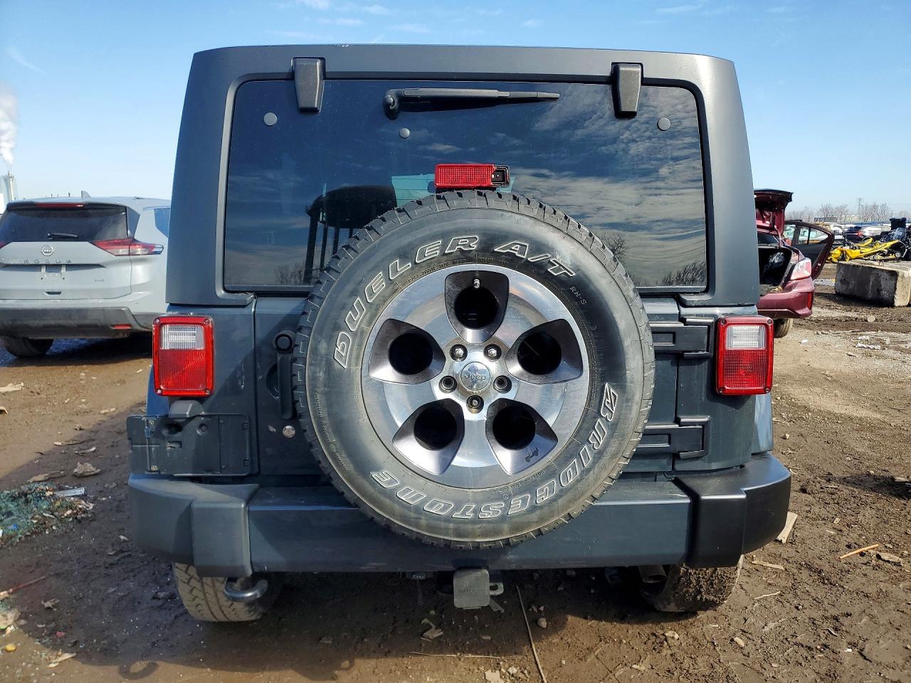 2016 Jeep Wrangler Unlimited Sahara - Image 6