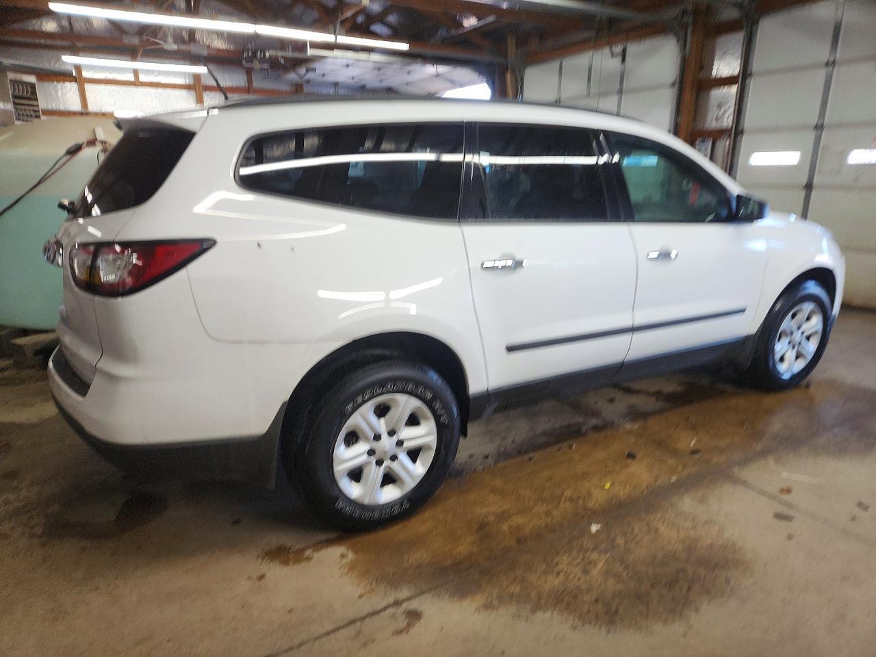 2017 Chevrolet Traverse Ls - Фото 3