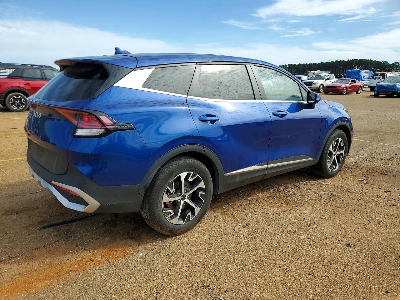2024 Kia Sportage Ex - Image 3