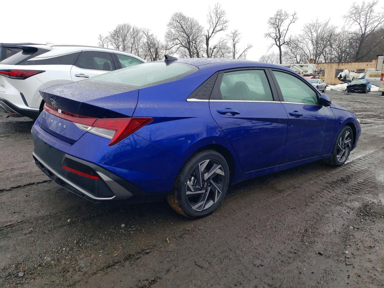 2025 Hyundai Elantra Sel Convenience - Image 3