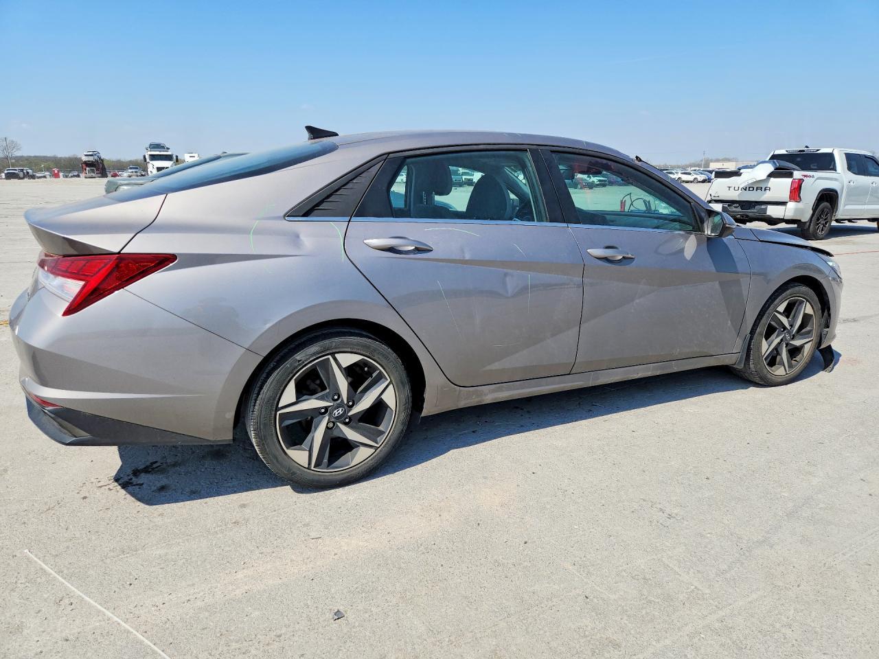 2021 Hyundai Elantra Limited - Фото 3