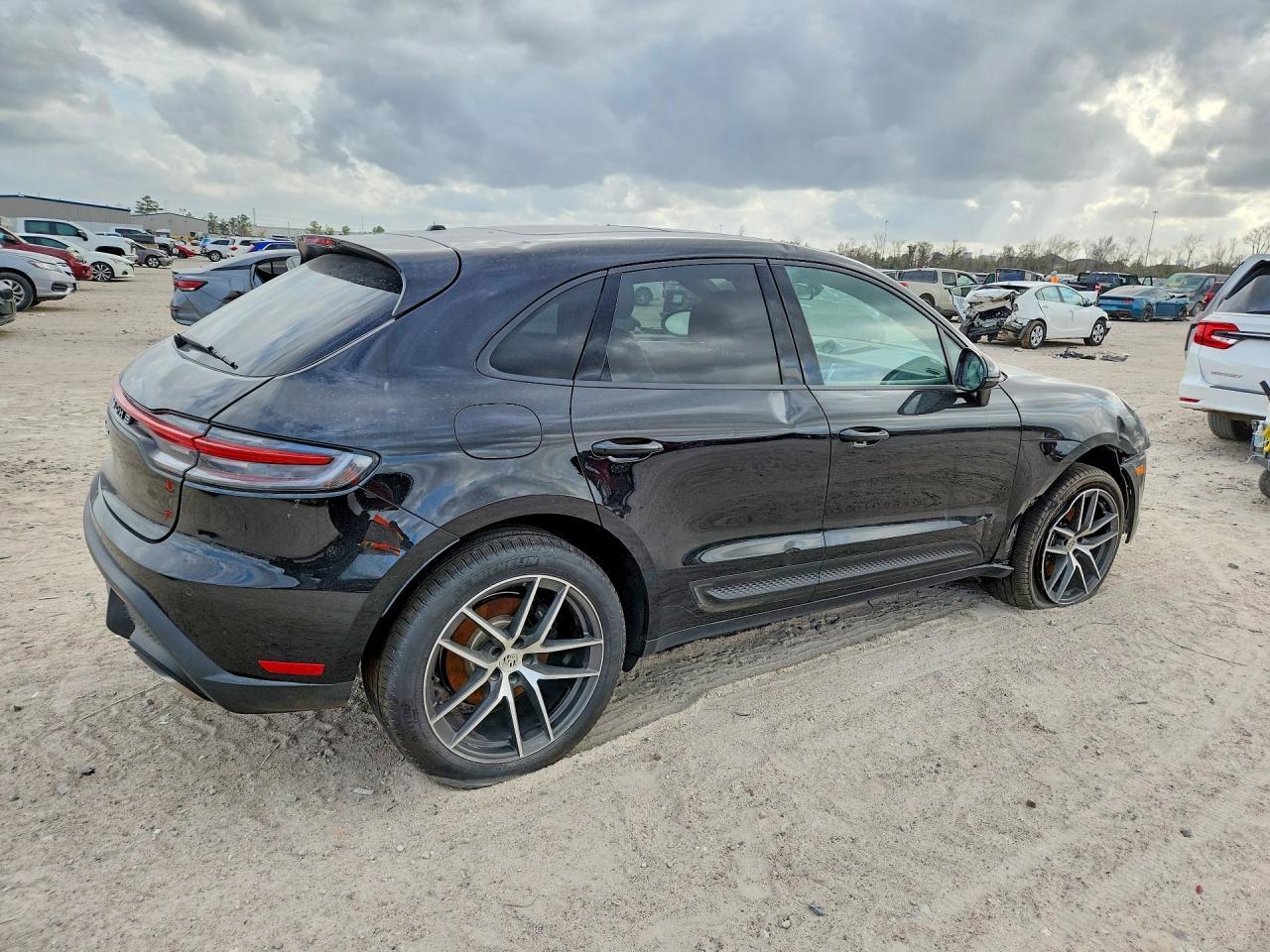2025 Porsche Macan Base - Фото 3