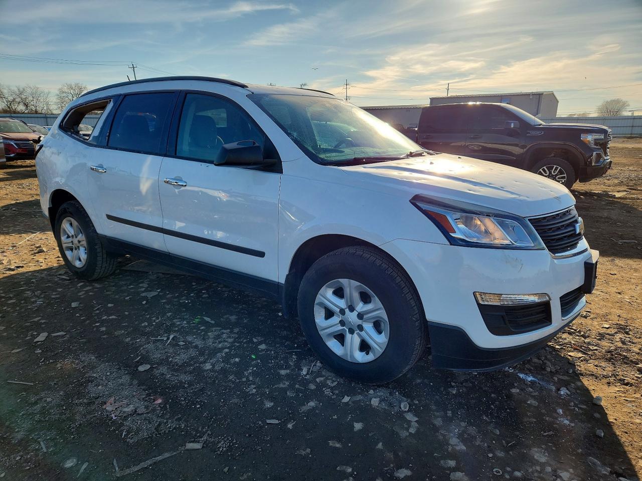 2017 Chevrolet Traverse Ls - Фото 4