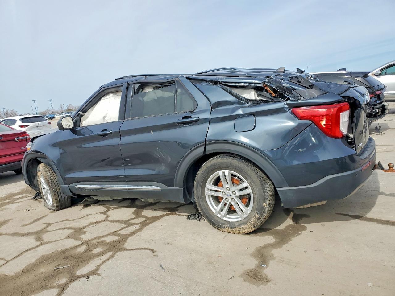 2022 Ford Explorer Xlt - Фото 2