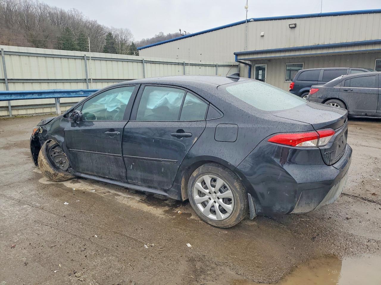2025 Toyota Corolla Le - Фото 2