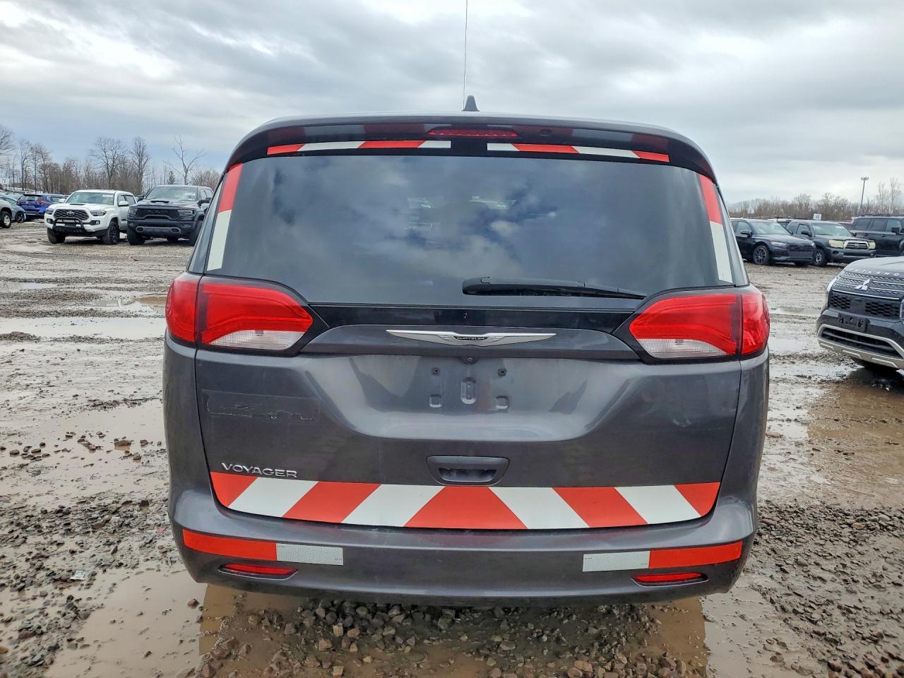 2022 Chrysler Voyager- Pri Fleet- Ck Eng Light On - Image 6