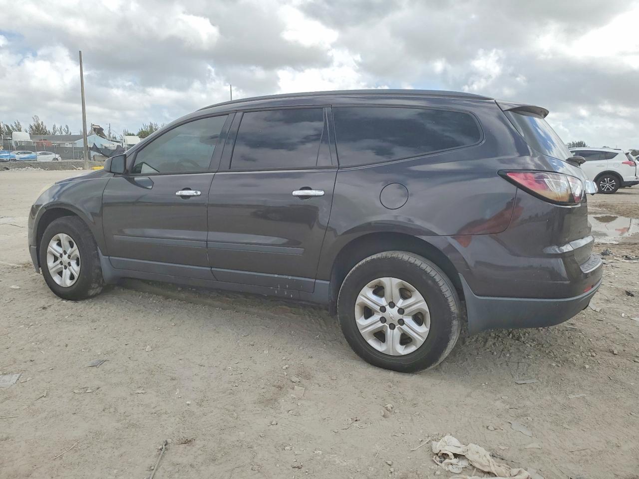 2016 Chevrolet Traverse Ls - Image 2