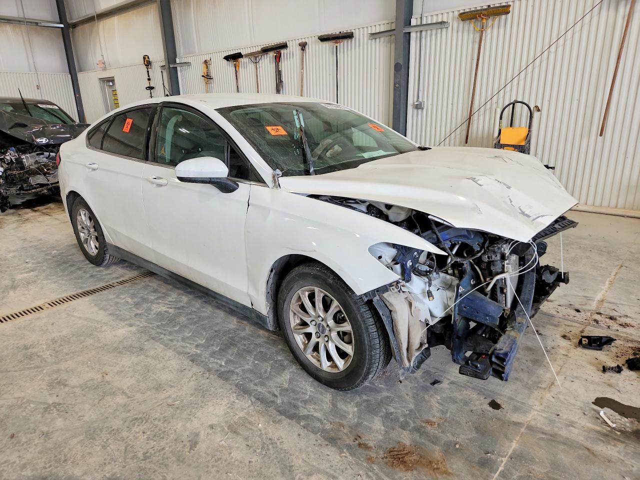 2016 Ford Fusion S - Фото 4