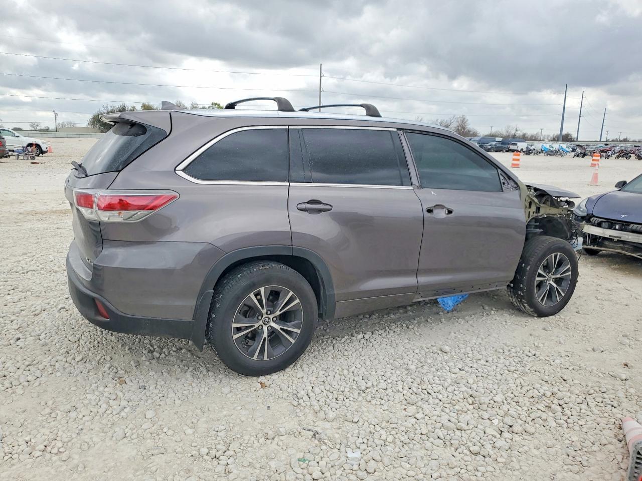 2016 Toyota Highlander Xle - Фото 3
