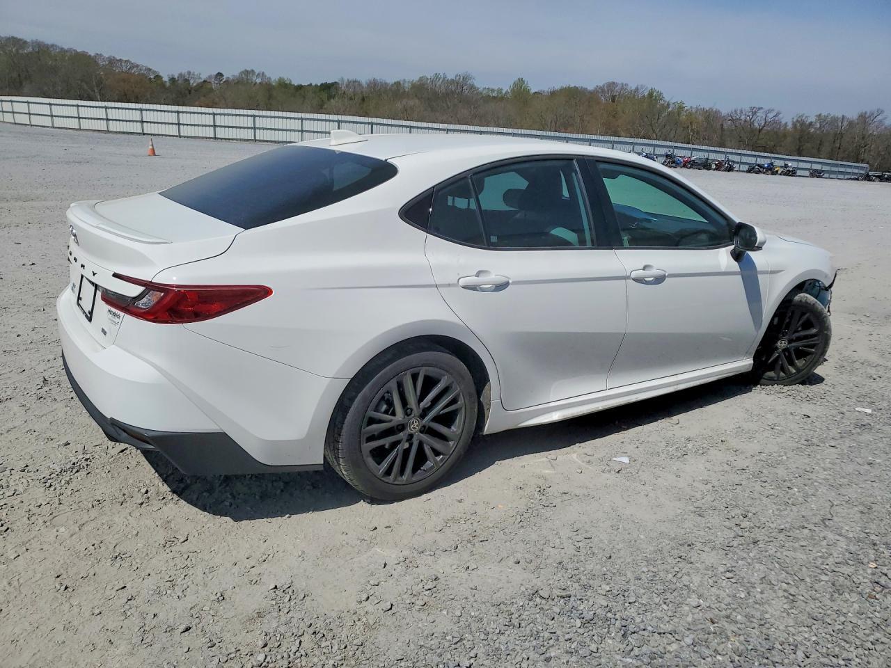 2025 Toyota Camry Se - Image 3