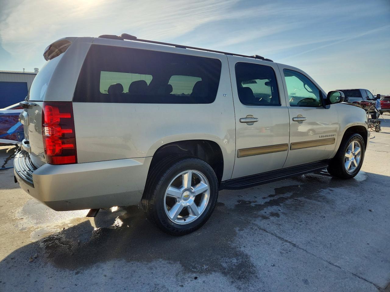 2009 Chevrolet Suburban C1500 Lt - Image 3