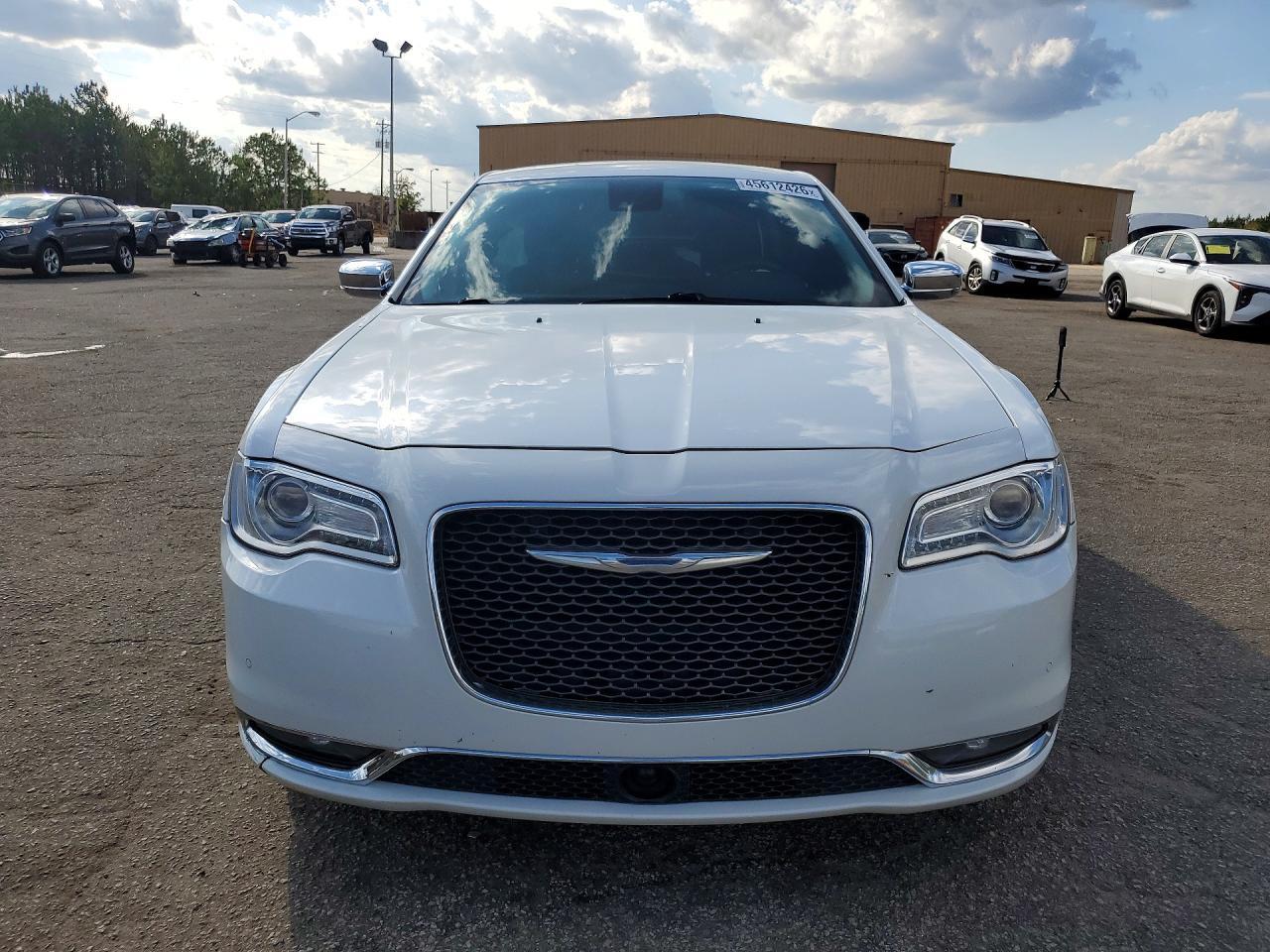 2016 Chrysler 300C - Фото 5