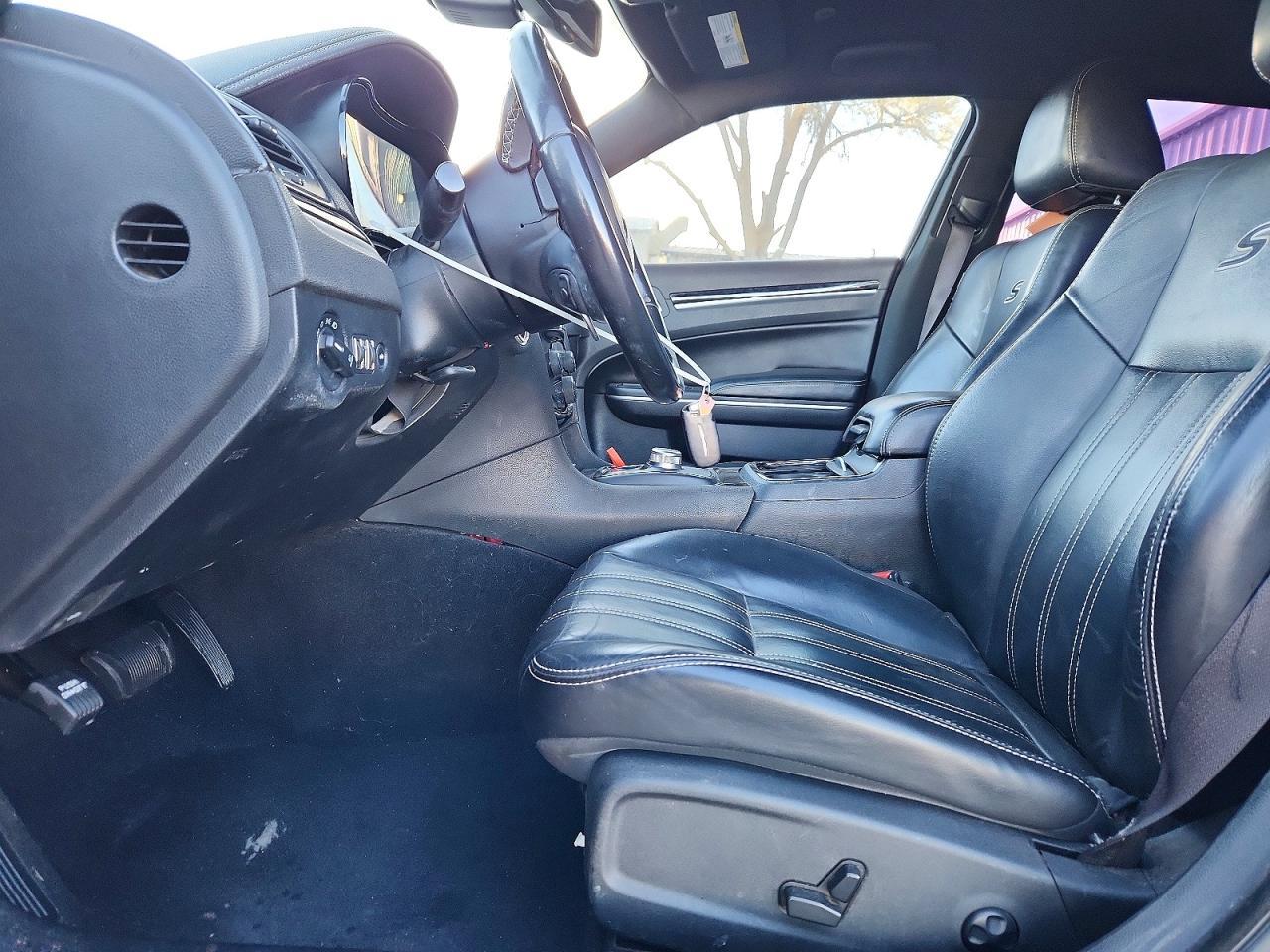 2019 Chrysler 300 S - Фото 7