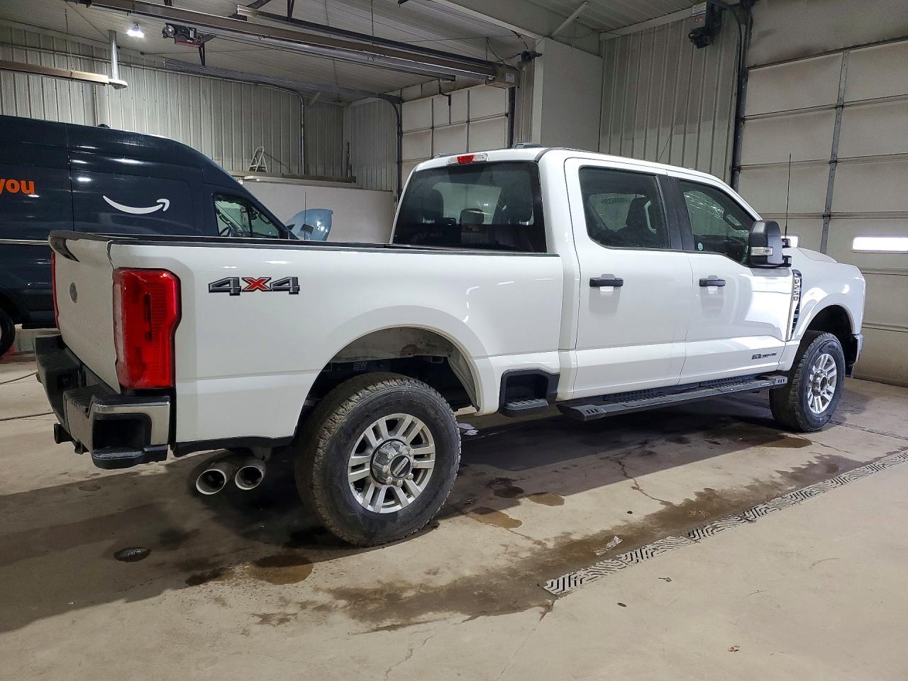 2023 Ford F250 Super Duty - Image 3