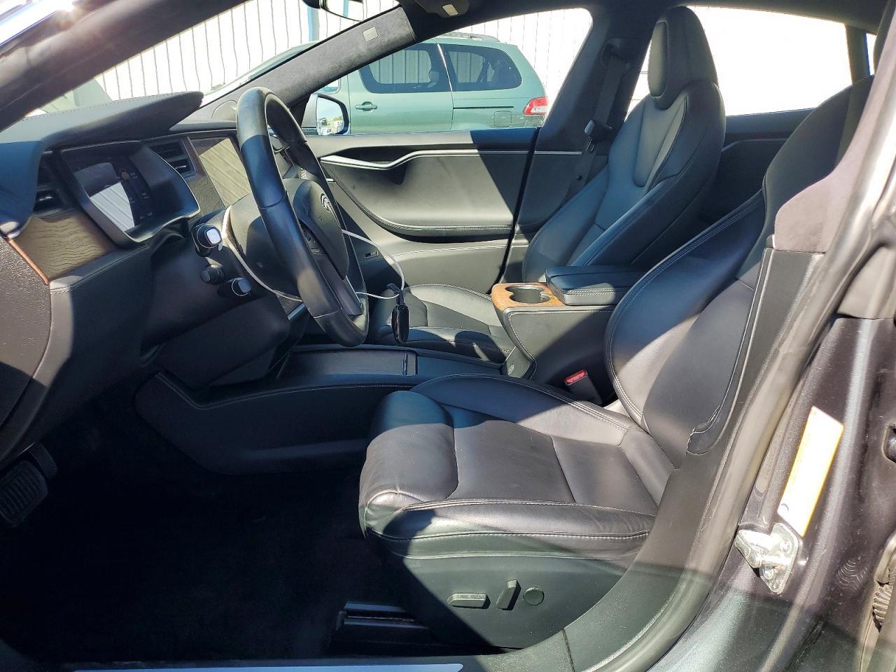 2020 Tesla Model S - Фото 7