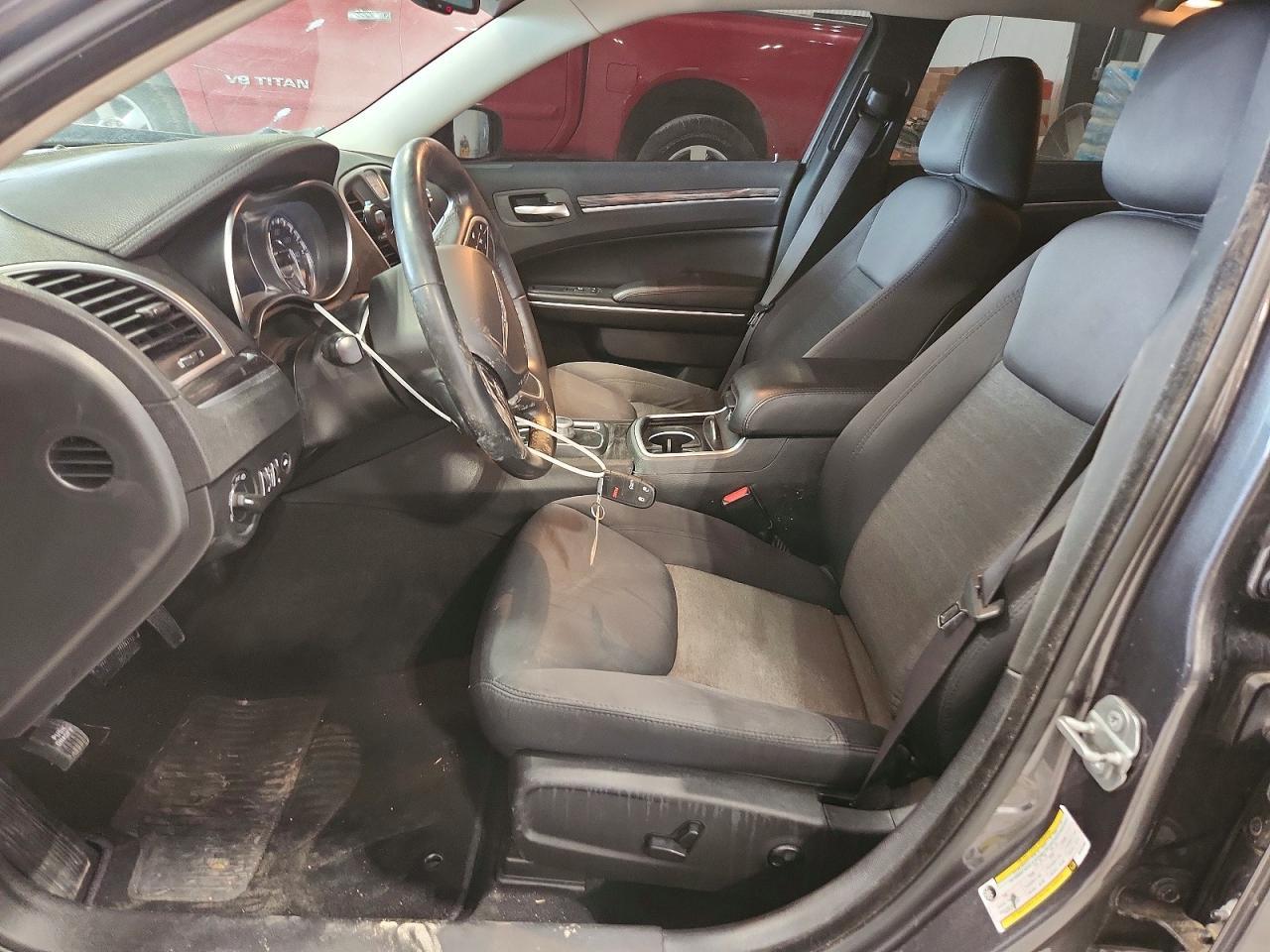 2019 Chrysler 300 Touring - Фото 7