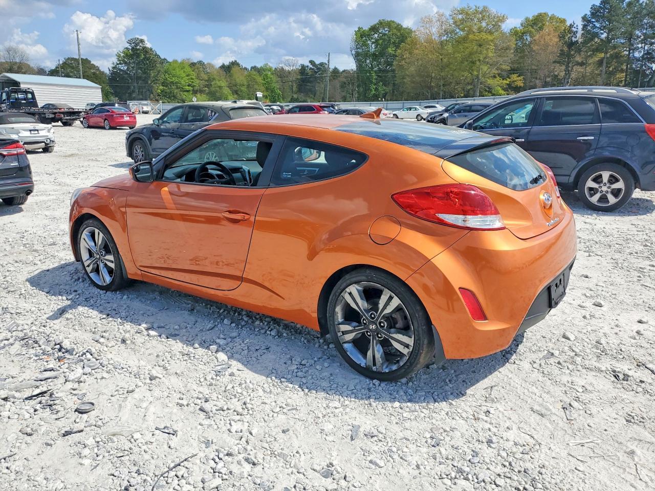 2016 Hyundai Veloster Base - Фото 2