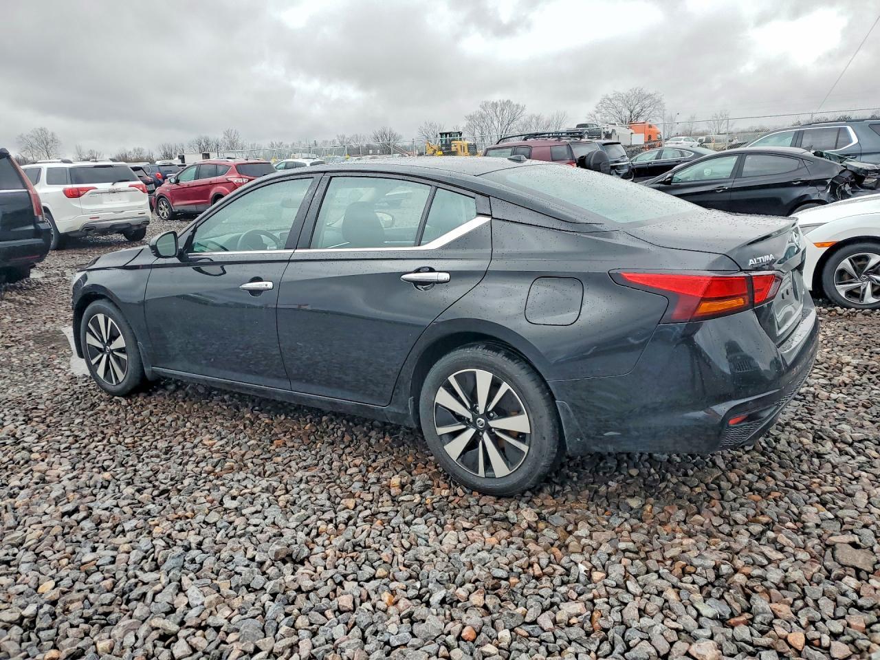 2019 Niss Altima 2.5 Sv - Image 2